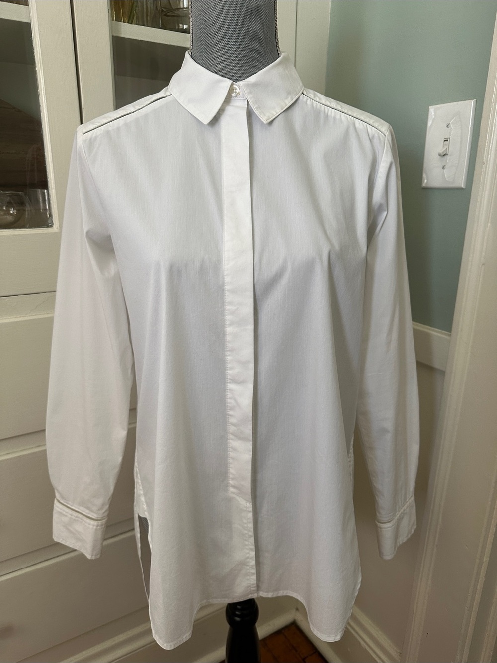 Athleta Classic White Poplin Button-Down Dress Shirt S vents